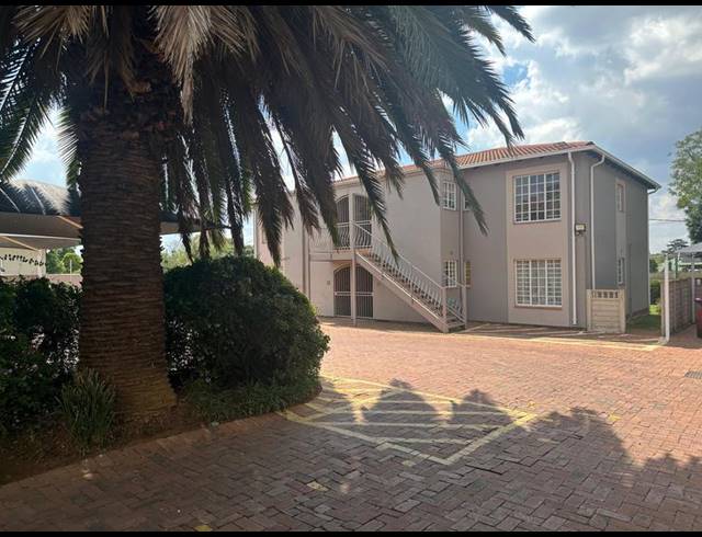 2 BEDROOM TOWNHOUSE FOR SALE IN LAMBTON